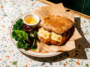 ピーナッツバター＆バナナ～はちみつ付き～ Peanut Butter ＆ Banana Sandwich with Honey
