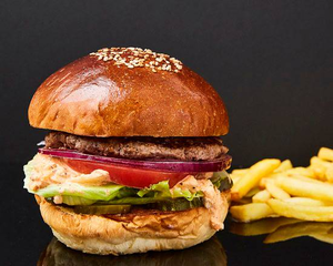 ゴールデンブラウン 【人気No.2】クラシックハンバーガー(フレンンチフライ付) Classic Hamburger