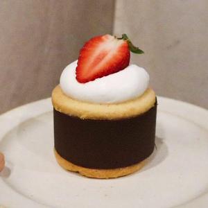 濃厚チョコのクッキーサンド