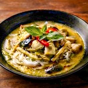 鶏肉と筍のグリーンカレーヌードル