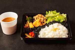 野菜たっぷりスパイスカレー