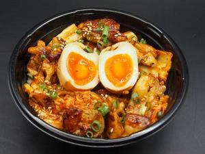 肉めし 旨辛鶏キムチ サラダセット Umami and spicy chicken kimchi bowl Salad set