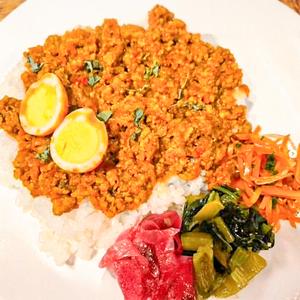 キーマカレーとアチャールのランチ