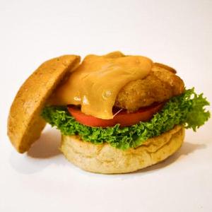 スパイシーフライドチキンチーズバーガーセット Spicy Fried Chicken Cheese Burger Set
