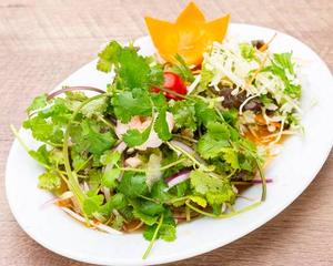 パクチーサラダ/Coriander Salad