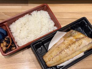 ほっけ焼き定食(焼魚、白米、漬物、小鉢)