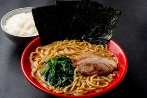 醤油豚骨ラーメン～半ライス～