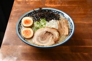 味玉背脂煮干しラーメン