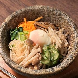 本格キムチ付き自家製コチュジャンと野菜たっぷり7種類のナムルビビンバ