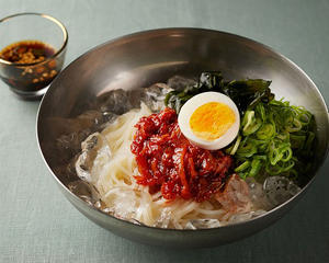 大阪鶴橋直送！旨辛野菜たっぷり温韓国冷麺