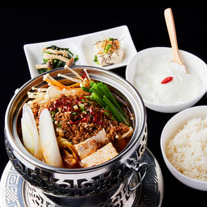 坦々ピリ辛鍋定食 Mildly Spicy Dandan Hot Pot Set