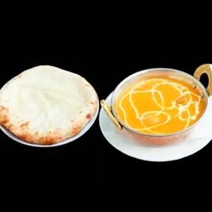 チキンカレーとチーズナン(Chicken curry with cheese nan)