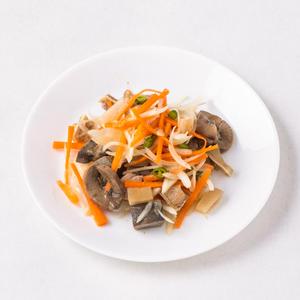 豚サラダ(肉、耳、レバ、皮など)