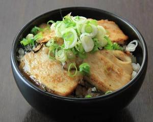 炙りチャーシュー丼