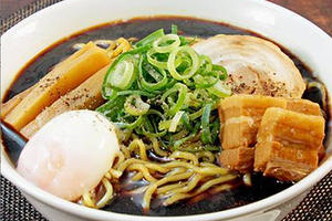 温玉富山ブラックラーメン(チャーシュー増し2枚)