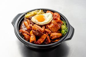 ホル玉丼(ホルモン＆目玉焼き丼)