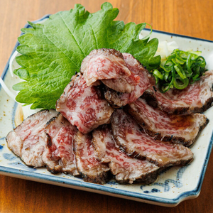 和牛もも黒炙り叩き