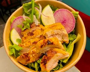 スパイシーグリルチキンサラダ Spicy Grilled Chicken salad
