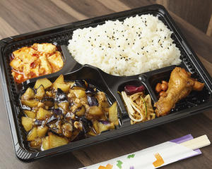 茄子とジャガイモと鶏そぼろ弁当