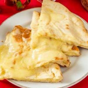 チーズナン Cheese Naan