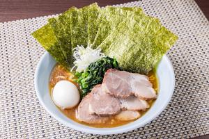 豚骨醤油らーめん(全部のせ)