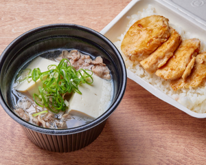 だしが効いた肉吸い鶏胸肉ピリ辛ニンニクタレめし定食