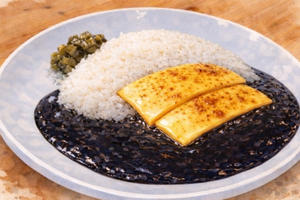 炙りチェダーチーズ黒カレー