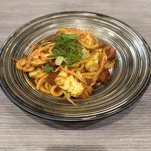 ピリ辛牛すじ焼きうどん