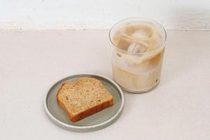アイスカフェラテ＆バナナパウンドケーキ