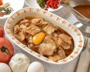 スタミナカレー生たまご入り