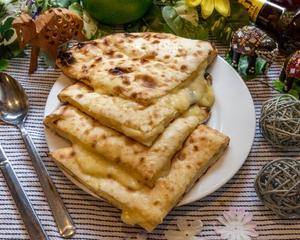 チーズナン 【650→550円】/Cheese Naan