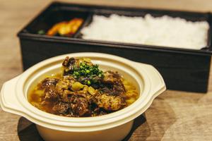 特選黒毛和牛煮込み弁当
