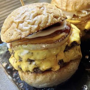 ダブルパティチーズバーガー(フレンチフライ付き)