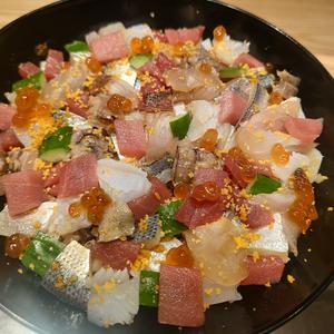 彩りバラチラシ丼