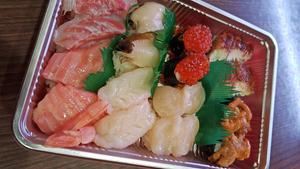 上2合 Luxury Sushi Box with Two Pieces of Each Topping