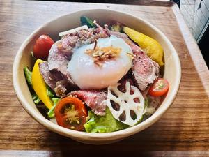 【温玉サラダボウル】葡萄牛ローストビーフ丼