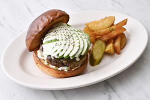 テディアボカドチーズバーガー(フレンチフライ付き)Teddy Avocado Cheese Burger with French Fries