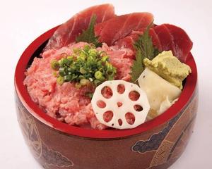 寿司屋が作る本マグロ赤身ネギトロ丼
