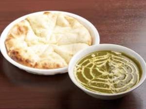 【ラッシー付きチーズナンセット】 ホウレンソウペーストの カレー/Sag bace Curry Cheese Nan Set