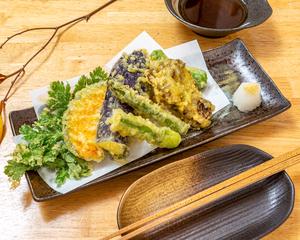 季節の野菜天ぷら盛り合わせ(大海老一本入り)