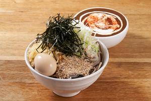 黒カレーポーク肉蕎麦