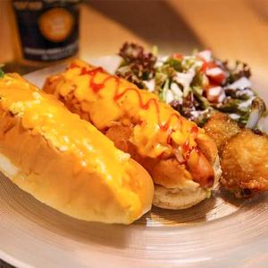 チーズドッグとチーズたまごコッペBセット(サラダ、手羽唐2個付き)