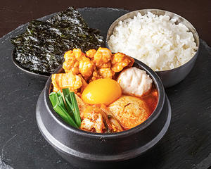 牛ホルモン入り蟹つみれの純豆腐 〆雑炊セット ※生卵付き