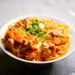 鶏ヶ屋の鶏だく親子丼(鶏 120g) Oyakodon with chicken and eggs at Chigaya(120g chicken)
