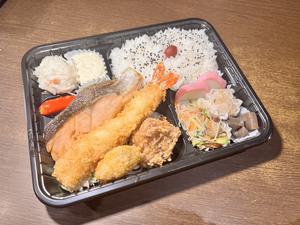 幕の内弁当(みそ汁付)