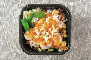 丼丸 バラ丼