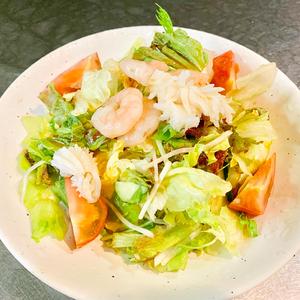 海鮮入り野菜サラダ冷麺
