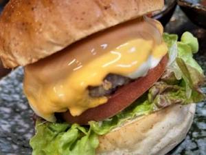 【当店人気No2】3種チーズバーガー