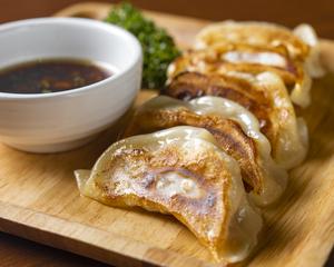 鶏皮餃子