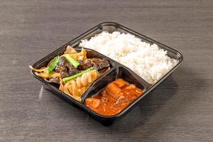 ムーシーロー弁当 Fried Meat and Eggs Box Lunch